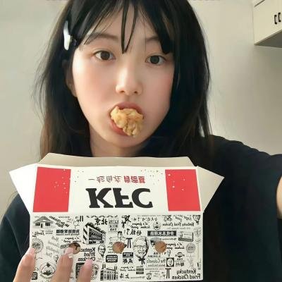 戴金色面具的男子